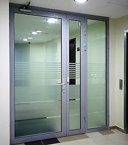 Двери распашные входные алюминиевые Alutech ALT C48  Белорусь